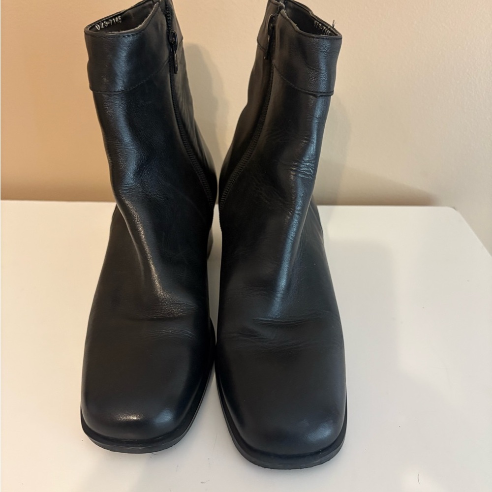 Hunt Club Black Ankle Boots, Vintage 1990’s, Size 9M